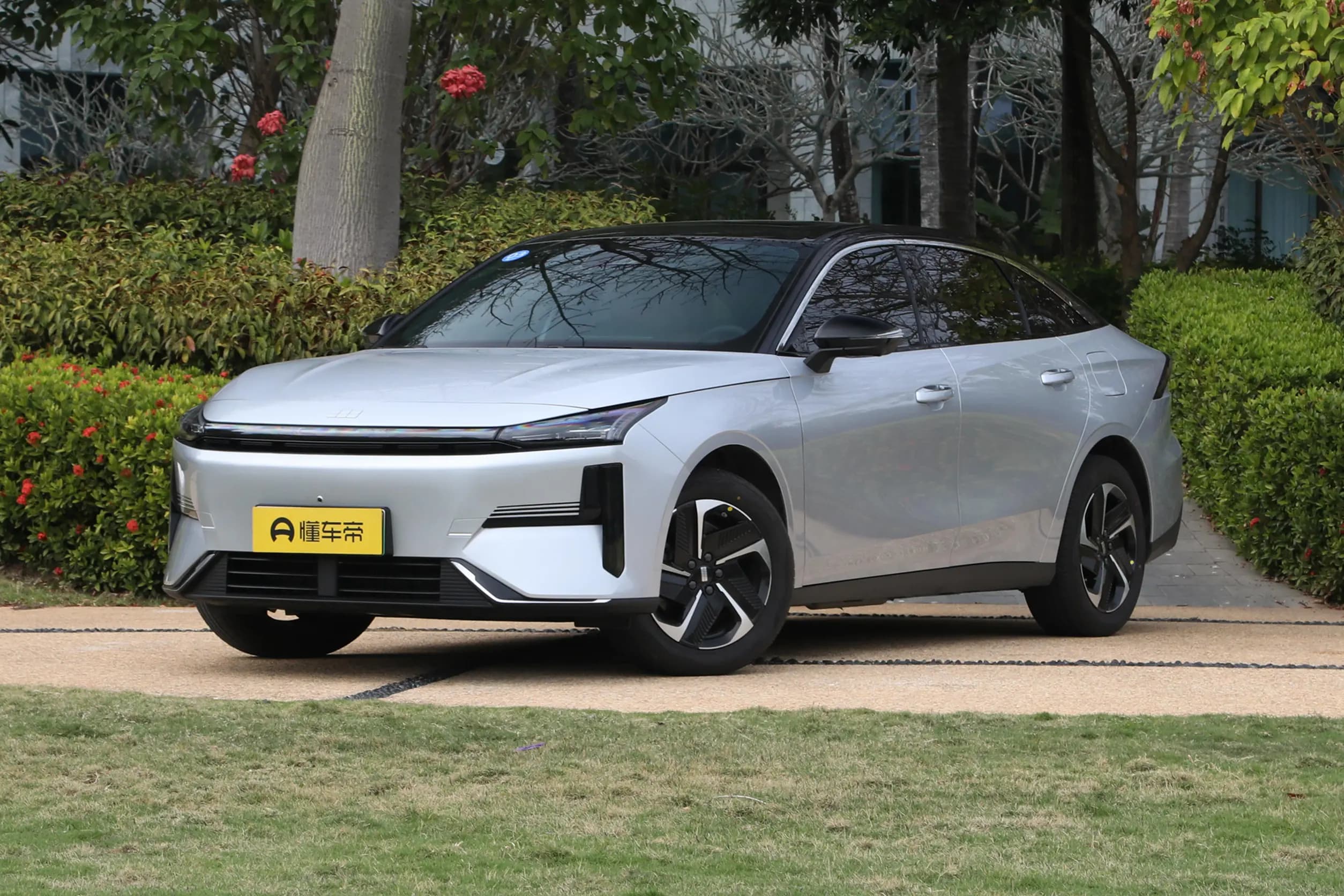 Geely Galaxy L6 EM-i